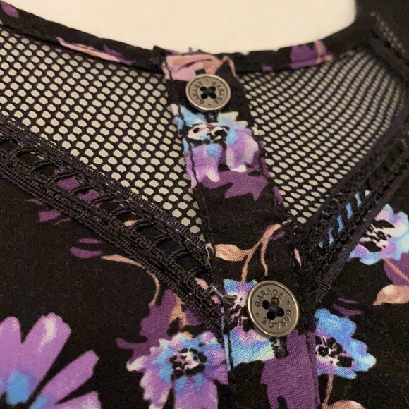 Garage Patterned Sleeveless Top - Picture 3 of 8